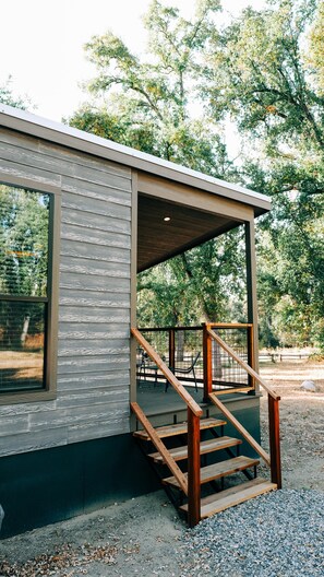 Deluxe Cabin, 1 Queen Bed, Non Smoking, Garden View | Premium bedding, memory foam beds, individually decorated - Sierra Meadows (Ahwahnee)
