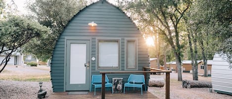 Cabaña económica, 1 habitación, baño compartido | Ropa de cama de alta calidad y camas con efecto memoria 