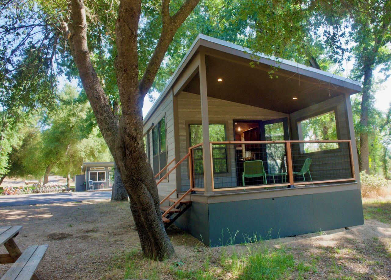 Deluxe Cabin, 1 Queen Bed, Non Smoking, Garden View | Terrace/patio