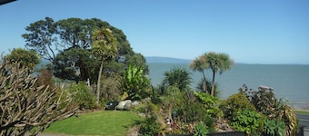 Pohutukawa Coast Bed & Breakfast