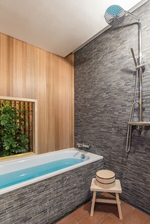 Suite, 2 slaapkamers | Badkamer met douche