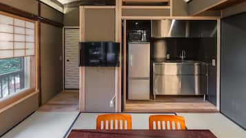 Suite, 2 Bedrooms, Temple Garden View | Private kitchenette | Fridge, microwave, oven, stovetop