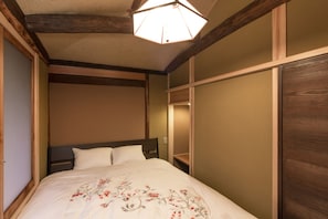 Suite, 2 Bedrooms, Temple Garden View | In-room safe, individually decorated, individually furnished