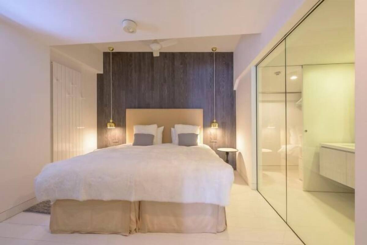 3 bedrooms, in-room safe, desk, blackout curtains