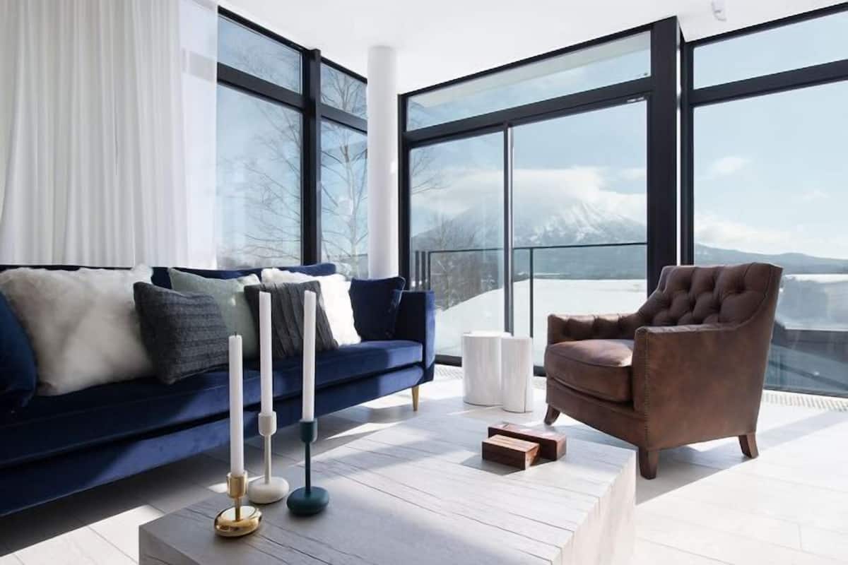 Living area | LCD TV, DVD player