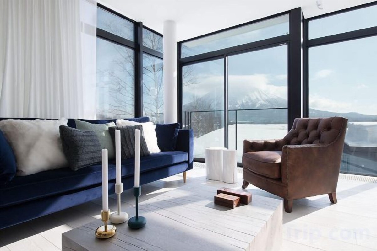 Living area | LCD TV, DVD player
