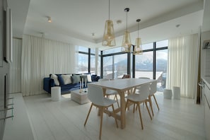 201 (Twin or Double) | In-room safe, desk, blackout drapes, iron/ironing board