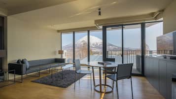 302 - 1 bedroom | Living area | Flat-screen TV, DVD player