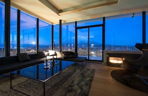 601 - Penthouse | Living area | Flat-screen TV, DVD player - MUSE Niseko (Kutchan)