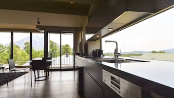 Microwave, dishwasher, espresso maker, electric kettle