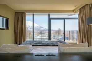 401 - 3 Bedrooms | Bathroom | Hair dryer, slippers, bidet, towels - MUSE Niseko (Kutchan)
