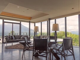 奢华公寓 (501, 2 Bedrooms) | 起居区 | 平板电视、DVD 播放器