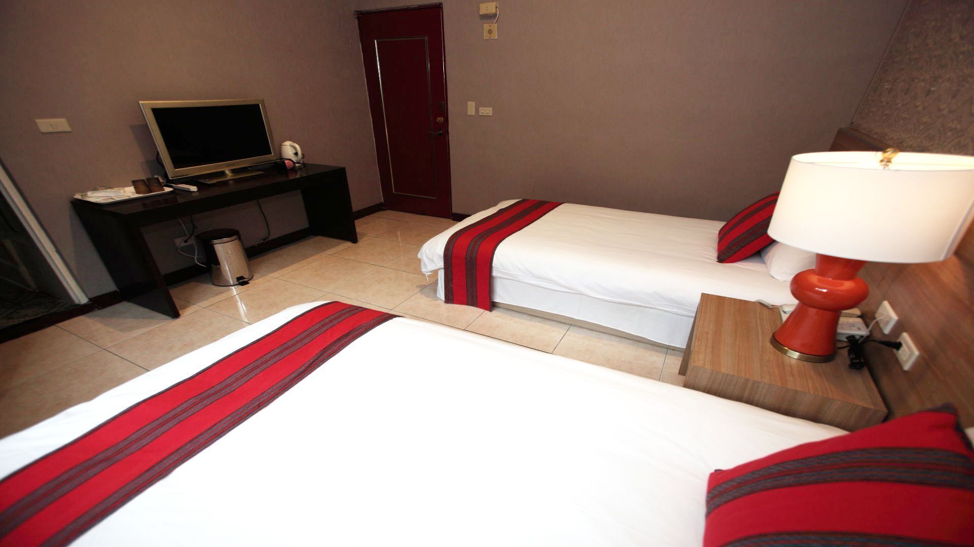 Egyptian cotton sheets, down comforters, desk, blackout drapes