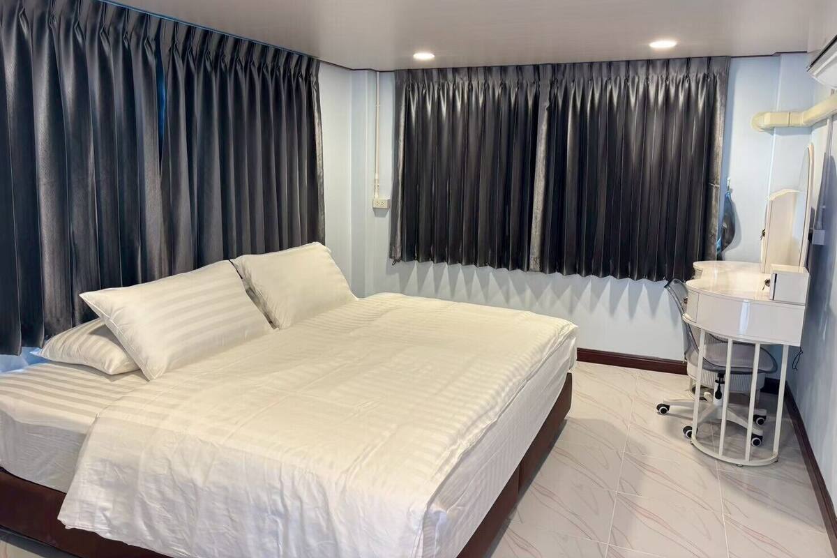 Eenvoudige kamer | Verduisterende gordijnen, gratis wifi, beddengoed