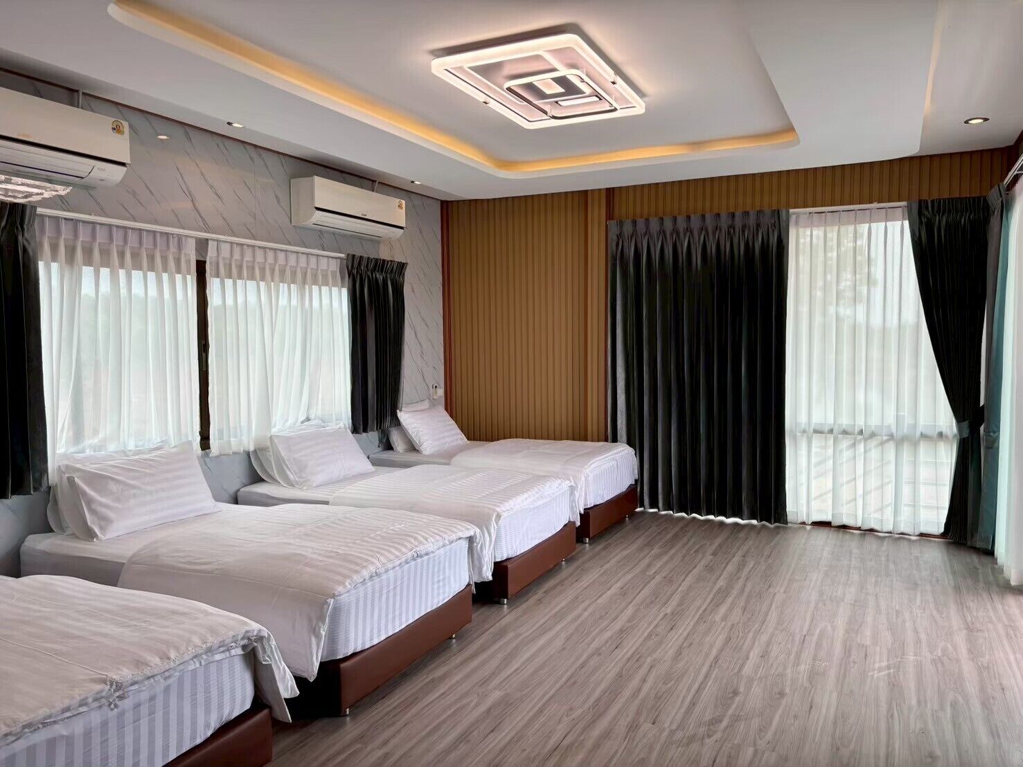 Eenvoudige vierpersoonskamer, 1 slaapkamer | Verduisterende gordijnen, gratis wifi, beddengoed