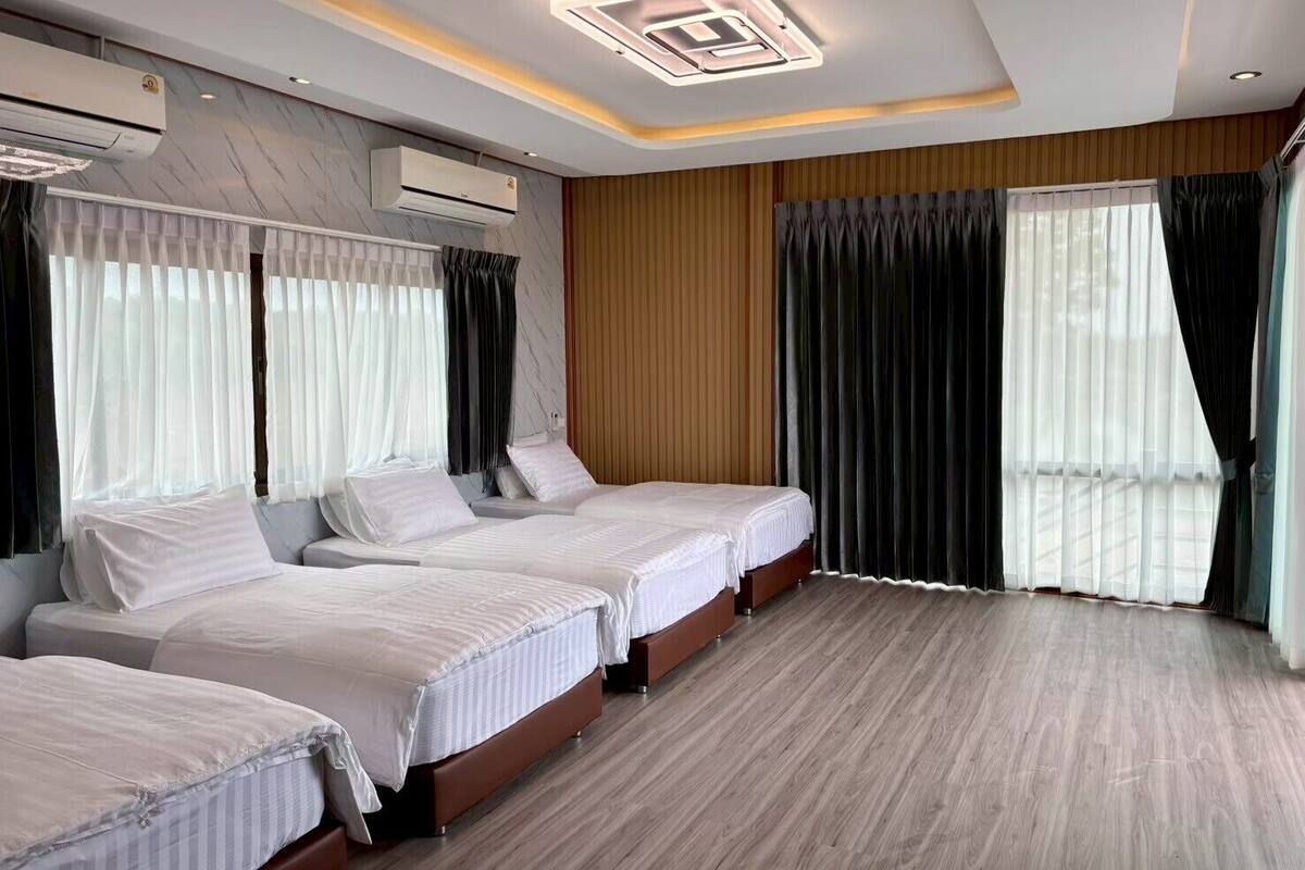 Eenvoudige vierpersoonskamer, 1 slaapkamer | Verduisterende gordijnen, gratis wifi, beddengoed