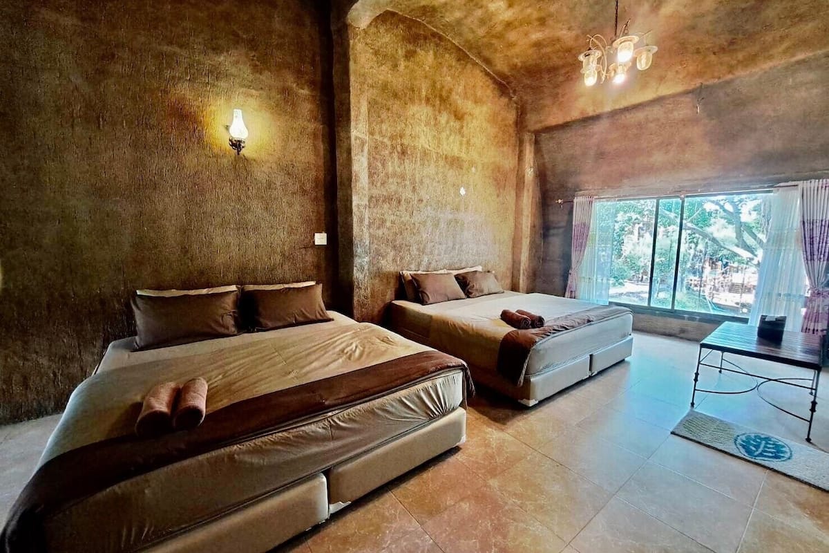 blackout curtains, free wifi, bed sheets