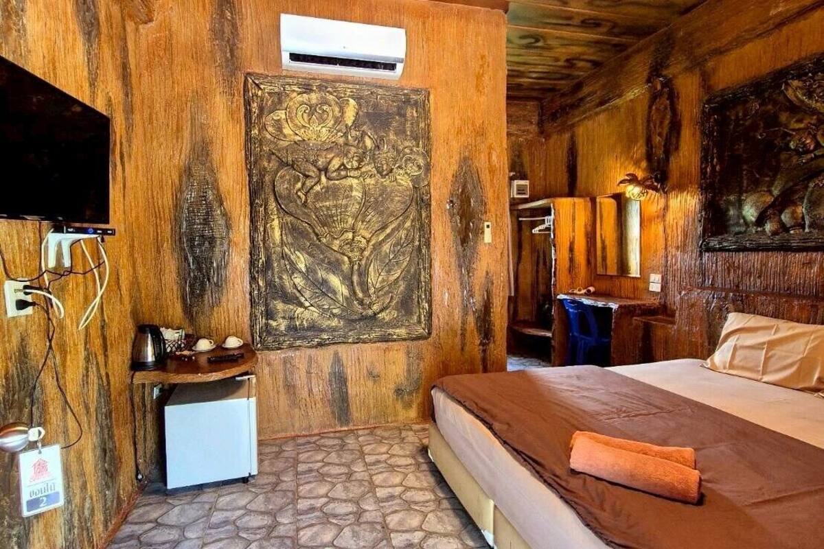 standard room | blackout curtains, free wifi, bed sheets