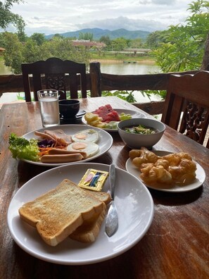 Desayuno buffet todos los días (con cargo)