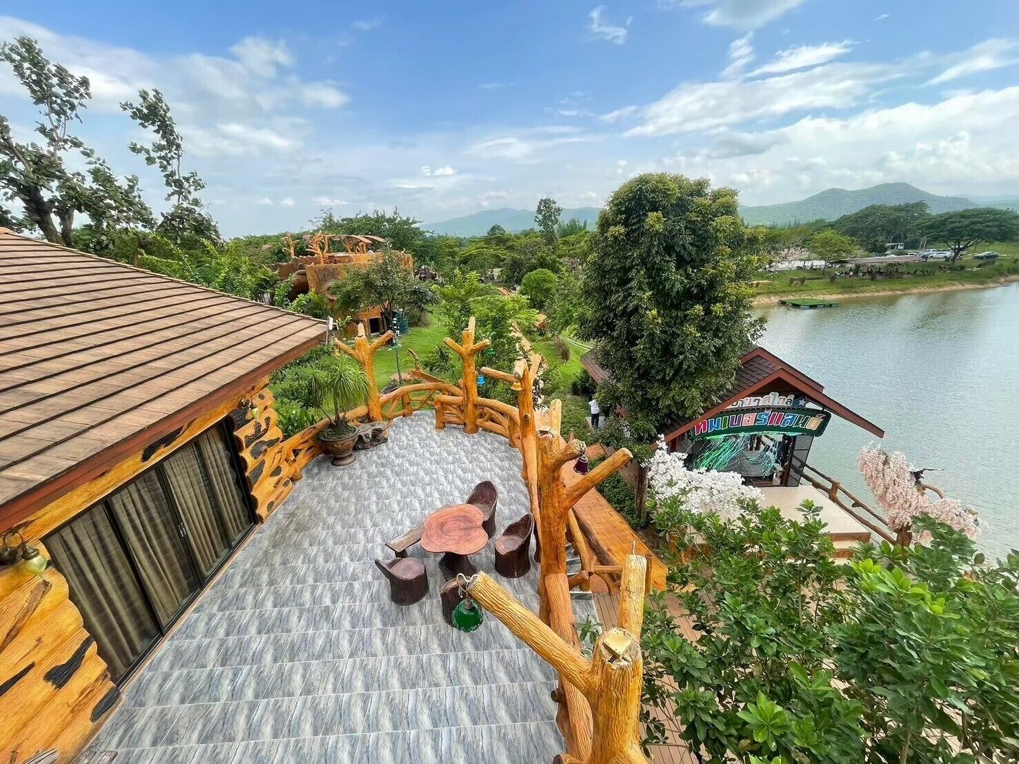 Deluxe Room | Terrace/patio