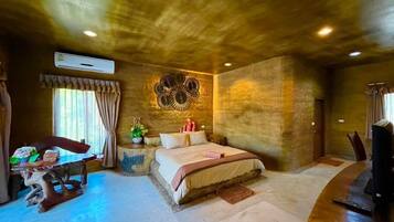 Blackout curtains, free WiFi, bed sheets