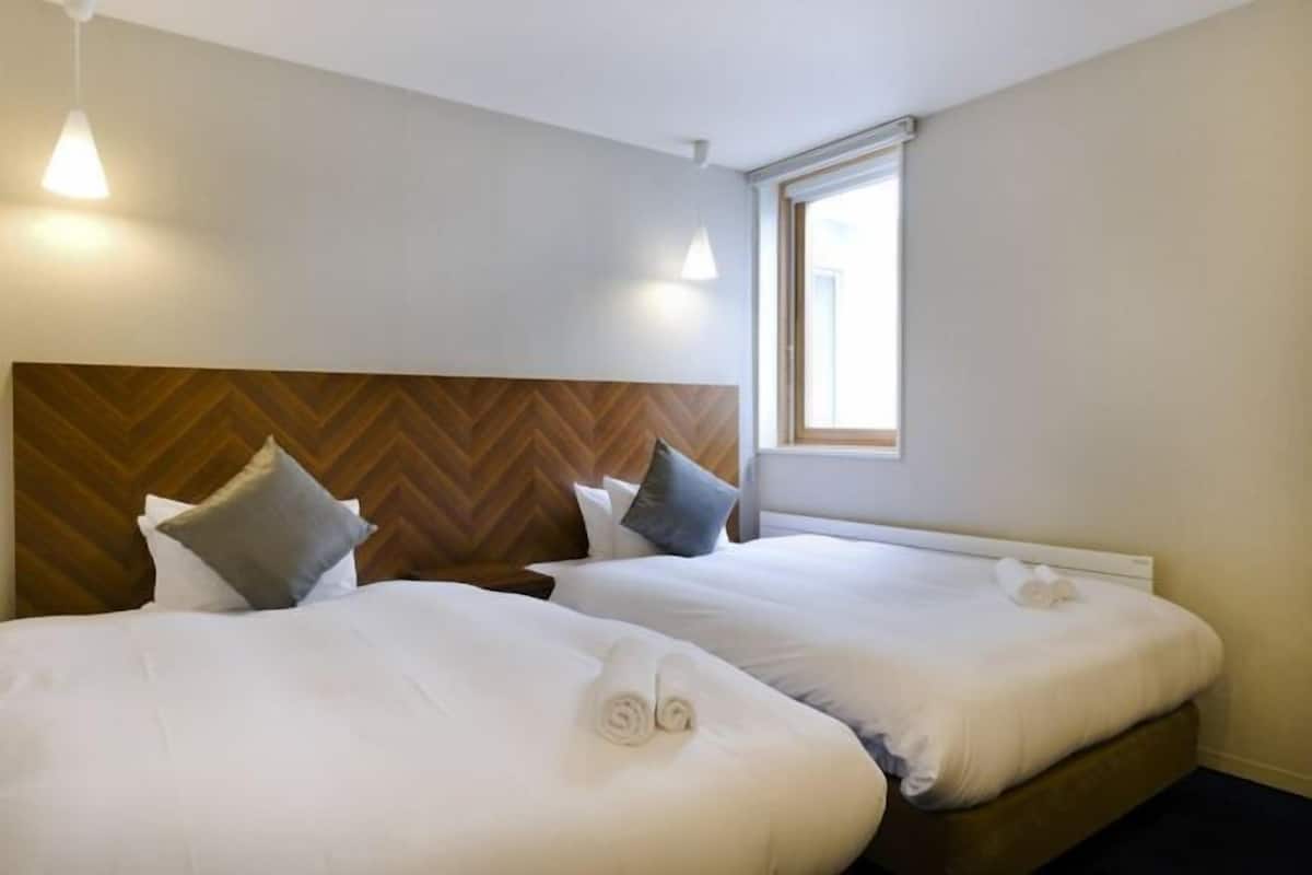 1 bedroom, in-room safe, desk, iron/ironing board