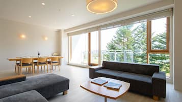 Deluxe-Zimmer, 2 Schlafzimmer | 1 Schlafzimmer, Zimmersafe, Schreibtisch, Bügeleisen/Bügelbrett