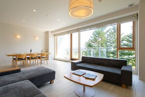 1 habitación, caja de seguridad en la habitación y escritorio 