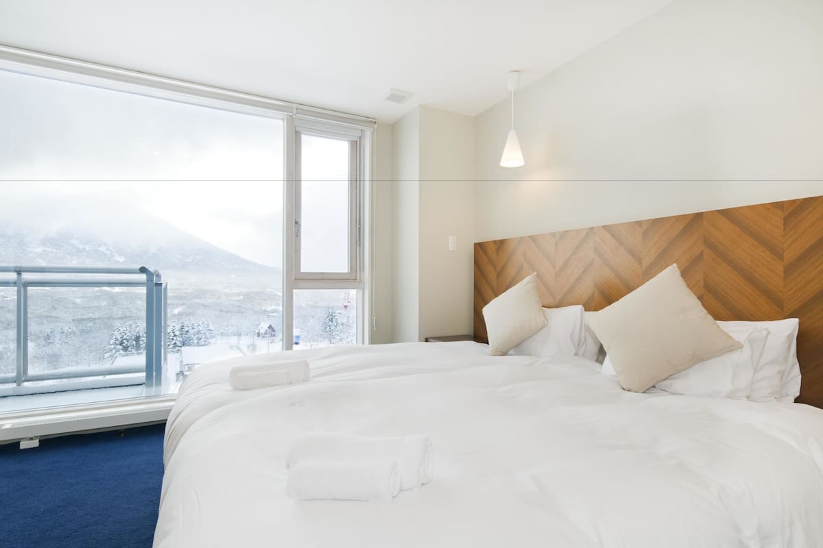 Premium Room, 3 Bedrooms | 1 bedroom, in-room safe, desk, iron/ironing board