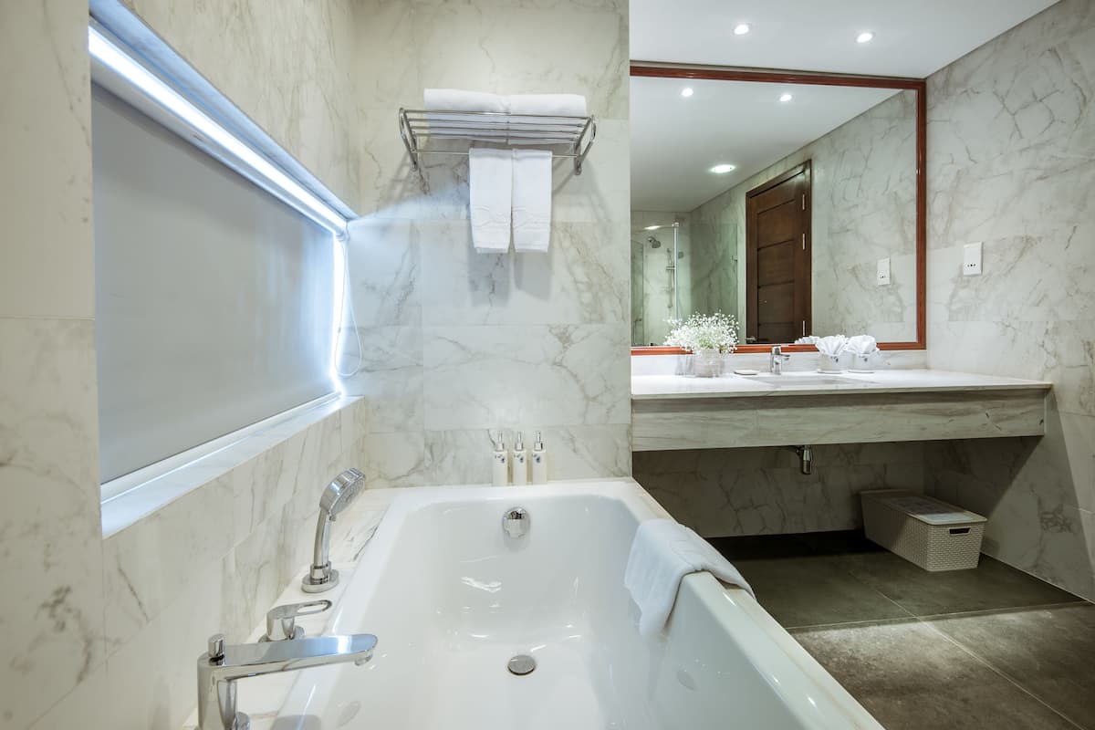 separate bathtub and shower, free toiletries, hair dryer, slippers