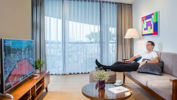 Deluxe Studio, Balcony, City View | Living room | Flat-screen TV