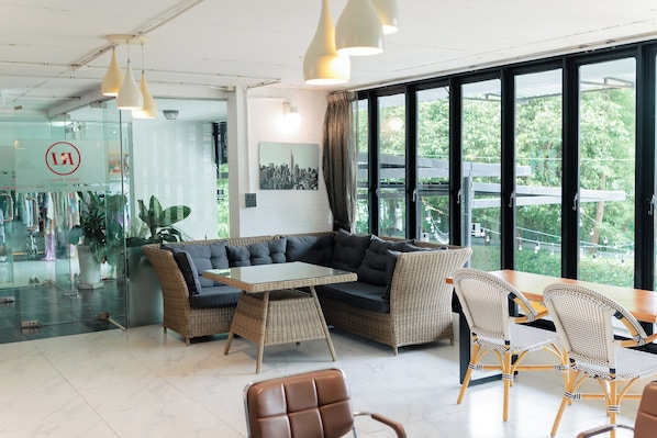 Sala de estar en el lobby
