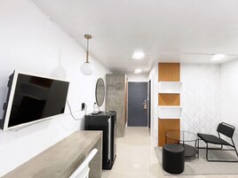 Standard Double Room | 办公桌、遮光窗帘、熨斗/熨板、免费 WiFi