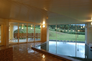 Indoor spa tub