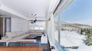 Penthouse, 3 kamar tidur | Area keluarga | TV
