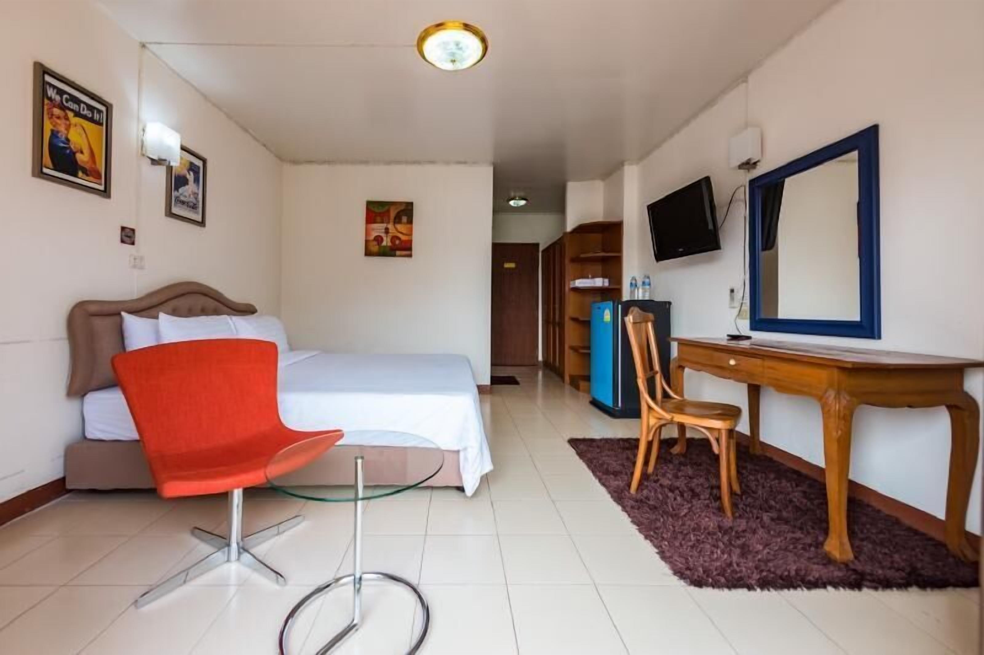 Desk, blackout drapes, free WiFi