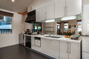 Chalet, 5 habitaciones | Cocina privada | Frigorífico grande, microondas, horno y placa de cocina