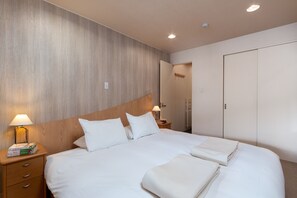 Chalet, 5 Bedrooms | 5 bedrooms, in-room safe, individually decorated, individually furnished