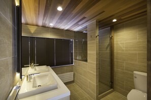 7 bedroom House (3 Double, 6 Single, 6 bunk beds)	 | Bathroom | Separate tub and shower, free toiletries, towels - Greystone (Kutchan)