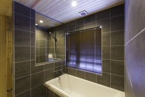 7 bedroom House (3 Double, 6 Single, 6 bunk beds) | Bathroom | Separate bathtub and shower, free toiletries, towels