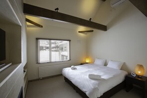 Talo, useita makuuhuoneita (3 Double, 6 Single, 6 bunk beds) | 7 makuuhuonetta, tallelokero huoneessa, työpöytä, silitysrauta/-lauta