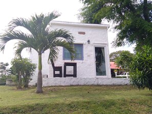 Villa | Rollaway beds, free WiFi