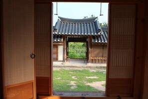View from room - Ongyejongtaek Sambaekdang (Andong)