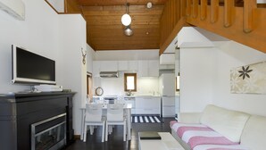 コテージ 1 ベッドルーム (+ Loft) | リビング エリア | 薄型テレビ、DVD プレーヤー