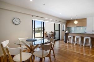 Apartment 7 | Dining room