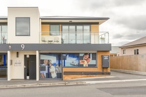 A modern building with a flat roof, large windows, and a balcony. - Kangaroo Bay Apartments (Bellerive)