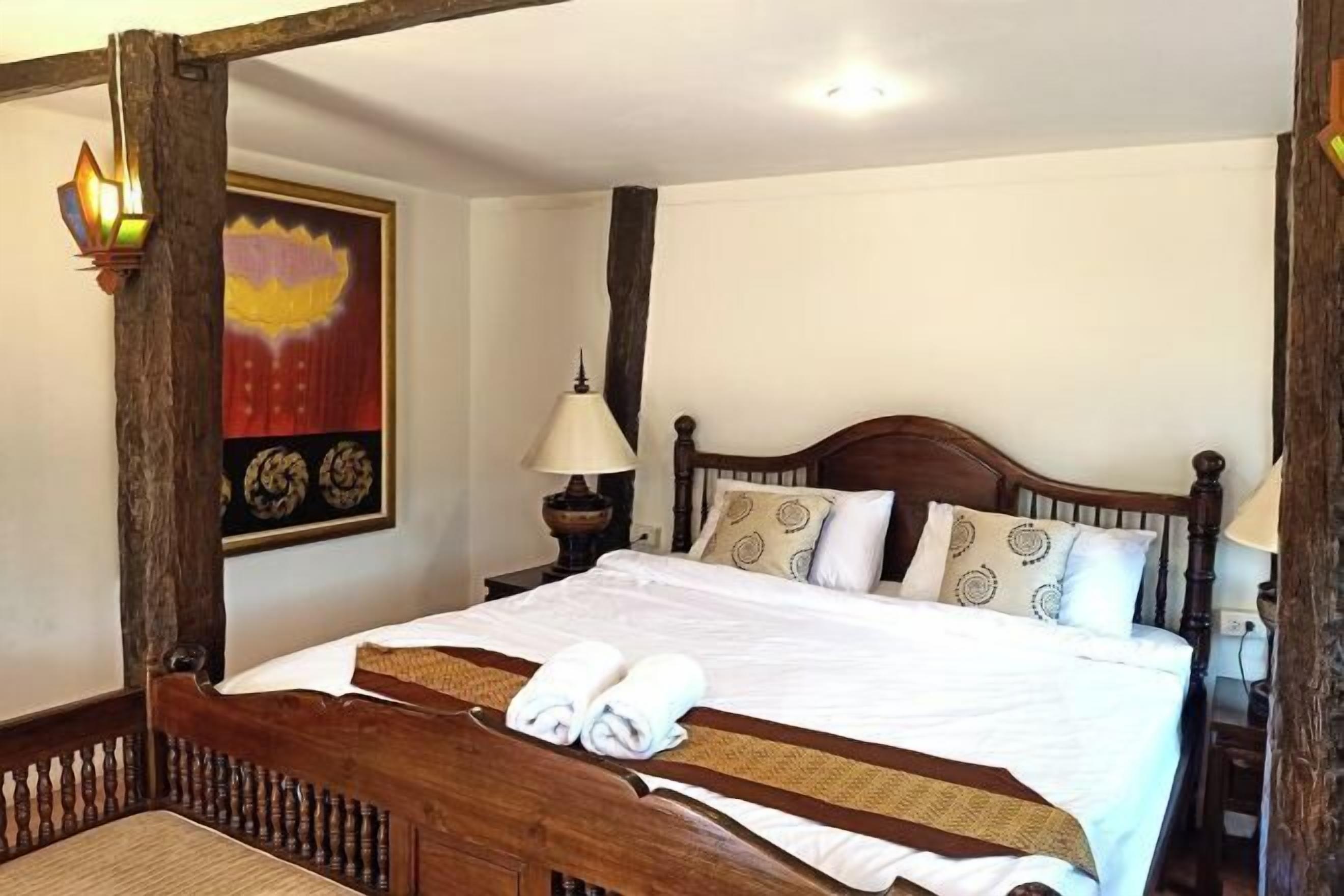 Desk, free WiFi, bed sheets