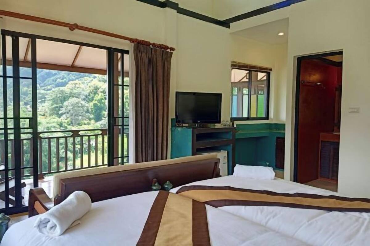 Desk, free WiFi, bed sheets