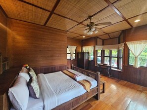 Desk, free WiFi, bed sheets - Insda Wellness Resort (Hang Dong)