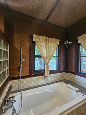 Executive Studio Suite | Desk, free WiFi, bed sheets - Insda Wellness Resort (Hang Dong)